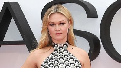 Imagem da notícia Julia Stiles fala sobre Jason Bourne e diz que assinou contrato antes de ler o roteiro