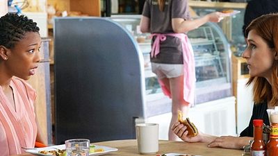 Imagem da notícia Samira Wiley divulga detalhes sobre sua personagem na terceira temporada de You're the Worst