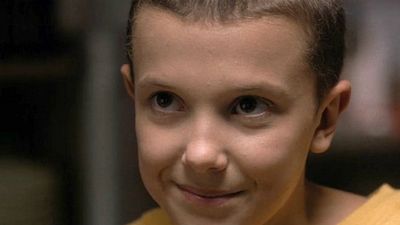 Imagem da notícia Intérprete de Eleven, de Stranger Things, divulga vídeo com o momento em que raspou o cabelo para a personagem