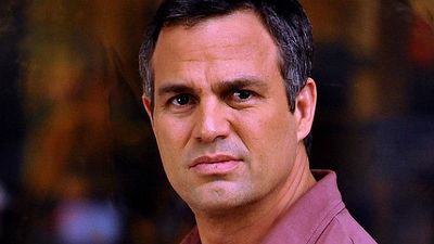 Imagem da notícia Mark Ruffalo comenta polêmica escolha de Matt Bommer para interpretar personagem transgênera em Anything