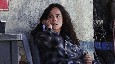 Imagem da notícia Queen of the South: Série protagonizada por Alice Braga retornará para a segunda temporada