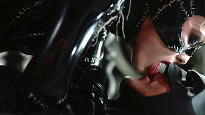 Imagem da notícia Você sabe quantas vezes o Batman já beijou alguém nos cinemas? Vídeo faz a contagem