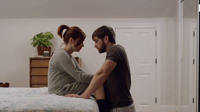 Imagem da notícia Easy: Comédia antológica da Netflix com Orlando Bloom ganha trailer