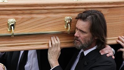 Imagem da notícia Jim Carrey nega ter comprado pílulas que mataram ex: "Espero que a deixem descansar em paz"