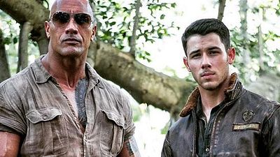 Imagem da notícia Nick Jonas dá as caras no set de Jumanji e novos detalhes da trama são divulgados