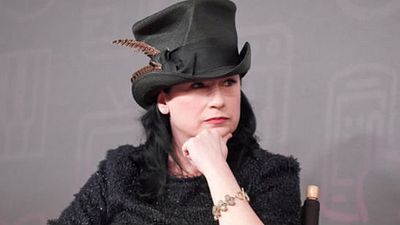 Imagem da notícia Amy Sherman-Palladino fala sobre Gilmore Girls: Um Ano Para Recordar e relembra o saudoso Edward Herrmann