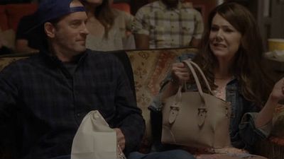 Lorelai e Luke vão ao cinema em clipe inédito de Gilmore Girls: Um Ano Para Recordar