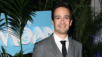 Imagem da notícia Lin-Manuel Miranda vai produzir filme e série inspirados na trilogia A Crônica do Matador do Rei 