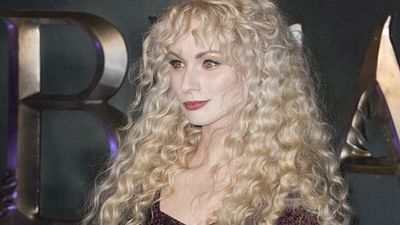 Imagem da notícia Canção de Animais Fantásticos foi gravada no quarto de cantora (e ela nem sabia que era para o filme)