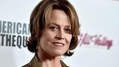 Imagem da notícia Sigourney Weaver afirma que sua personagem estará no poder em Os Defensores