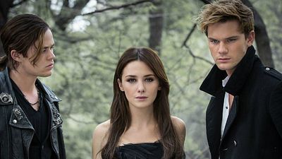 Imagem da notícia Amigos do AdoroCinema: Fallen deve agradar aos fãs apesar dos efeitos especiais fracos, dizem blogueiros