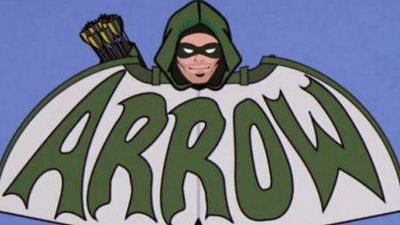 Stephen Amell compartilha vídeo de séries de herói da CW no estilo do Batman dos anos 60