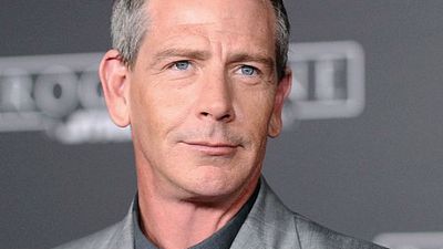 Imagem da notícia Ben Mendelsohn será o Xerife de Nottingham em Robin Hood: Origins