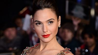 Imagem da notícia Gal Gadot comenta decisão da ONU sobre a Mulher-Maravilha: "É sério?"