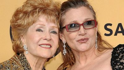 Imagem da notícia Debbie Reynolds sobre a filha Carrie Fisher: "Ela está em condição estável"