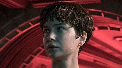 Imagem da notícia Katherine Waterston "larga o dedo" nos inimigos em nova imagem de Alien: Covenant