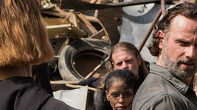 Imagem da notícia The Walking Dead: Imagem oficial revela nova personagem — quem será?!