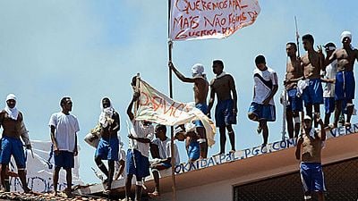Imagem da notícia Carcereiros: Globo adia a série devido à violência nos presídios do Brasil