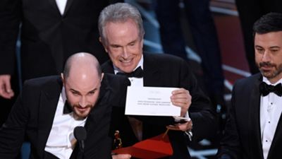 Pegadinha do Oscar! Moonlight vence como melhor filme após confusão com inédita troca de envelopes