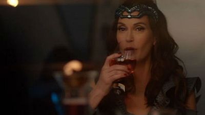 Imagem da notícia Supergirl: Aparições de Teri Hatcher e Kevin Sorbo revelam grande segredo de Mon-El