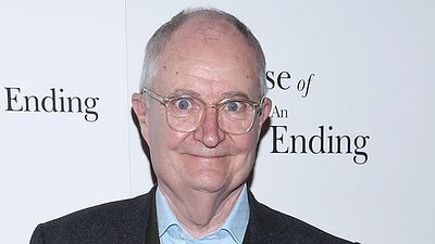 Imagem da notícia Game of Thrones: Jim Broadbent dá detalhes e confirma teorias a respeito do seu personagem