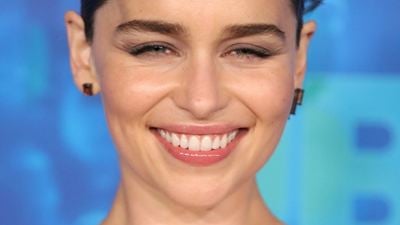 "Não sinto a necessidade de me justificar", diz Emilia Clarke sobre cenas de nudez em Game of Thrones