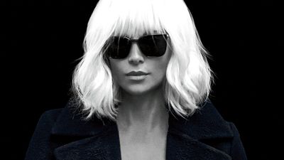 Imagem da notícia Atômica, filme de ação com Charlize Theron, divulga trailer delirante e cartaz nacional