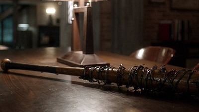 Imagem da notícia Lucille, de The Walking Dead, 'visita' irmãos Winchester em Supernatural