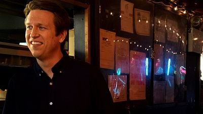 Imagem da notícia Crashing: Comédia de Pete Holmes é renovada para a segunda temporada pela HBO