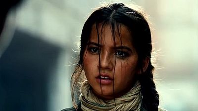 Imagem da notícia "Lute como uma garota": Isabela Moner assume o protagonismo em novo trailer de Transformers - O Último Cavaleiro