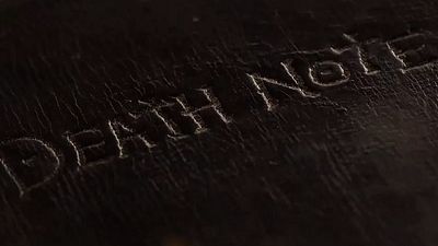 Imagem da notícia Nat Wolff encontra caderno poderoso no primeiro teaser de Death Note