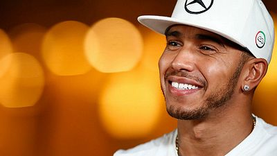 Imagem da notícia Piloto de Fórmula 1 Lewis Hamilton quer estrelar cinebiografia sobre sua própria vida