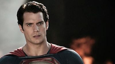Imagem da notícia Zack Snyder divulga foto do primeiro teste de Henry Cavill com o uniforme do Superman