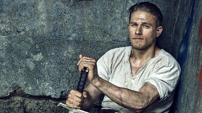 Imagem da notícia Charlie Hunnam vem ao Brasil para apresentar Rei Arthur - A Lenda da Espada