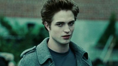Imagem da notícia Robert Pattinson comenta rumores sobre o retorno da saga Crepúsculo