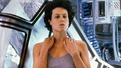Imagem da notícia Ridley Scott considera a ideia de rejuvenescer digitalmente Sigourney Weaver para futuros prequels de Alien