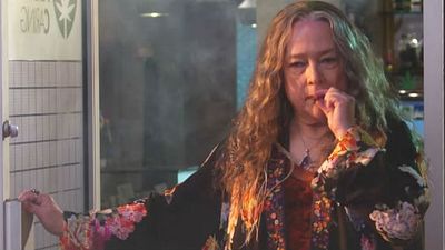 Imagem da notícia Disjointed: Netflix anuncia data de estreia da nova comédia estrelada por Kathy Bates