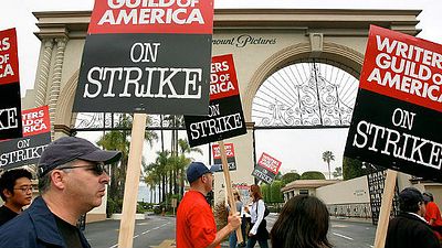 Imagem da notícia Sindicato dos Roteiristas autoriza greve se não houver acordo com estúdios e produtores de Hollywood
