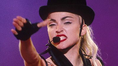Imagem da notícia Madonna protesta contra Blonde Ambition: 'Só eu posso contar a minha história'