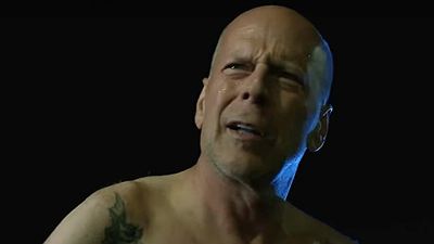 Bruce Willis foge pelado e vestido de mulher no trailer de Loucos e Perigosos