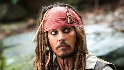 Imagem da notícia Johnny Depp aparece de surpresa em brinquedo que inspirou Piratas do Caribe