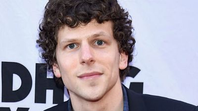 Imagem da notícia Jesse Eisenberg vai estrelar e dirigir série produzida por J.J. Abrams