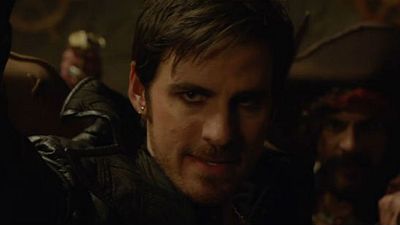Imagem da notícia Once Upon a Time: Hook solta a voz em cena inédita do episódio musical