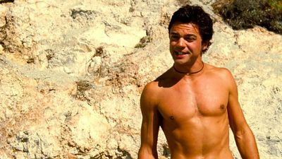 Imagem da notícia Dominic Cooper confirma retorno na continuação de Mamma Mia
