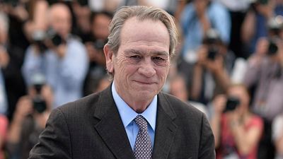 Imagem da notícia Tommy Lee Jones negocia para viver o pai de Brad Pitt em Ad Astra