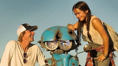 Imagem da notícia Michael Bay e Isabela Moner vêm ao Brasil lançar Transformers: O Último Cavaleiro