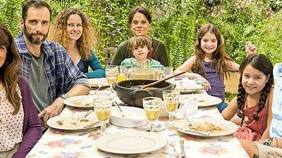 Imagem da notícia Como Nossos Pais: Exibido no Festival de Berlim, drama brasileiro tem foto de família como cartaz (Exclusivo)