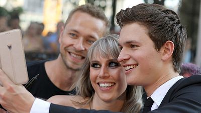 Imagem da notícia Em Ritmo de Fuga: Que tal assistir antes de todo mundo ao mais novo filme do ator Ansel Elgort?