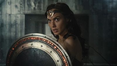 Imagem da notícia Comic-Con 2017: Gal Gadot publica selfie com o elenco de Liga da Justiça