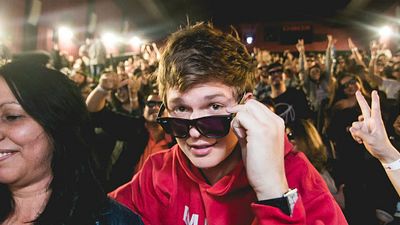 Imagem da notícia Em Ritmo de Fuga: Ansel Elgort se infiltra no meio dos fãs e surpreende o público em pré-estreia no Brasil